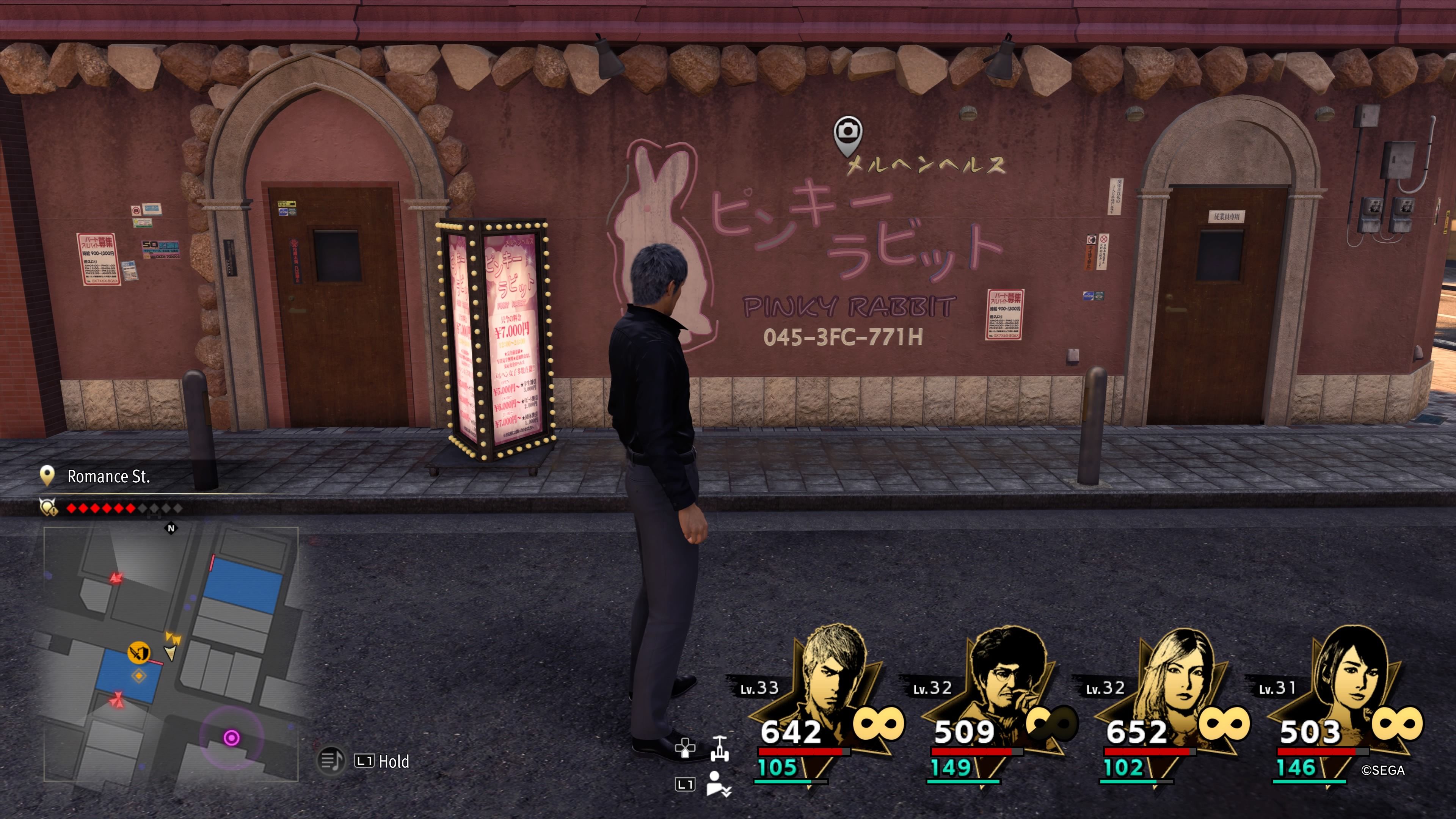 Kiryu standing in front of the Fairytale Pink Bunny sign in downtown Yokohama in Like A Dragon: Infinite Wealth.