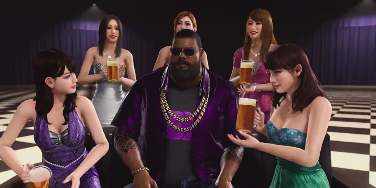 Yuki, Koyuki, and three other hostesses serving "customers" In Like a Dragon: Infinite Wealth