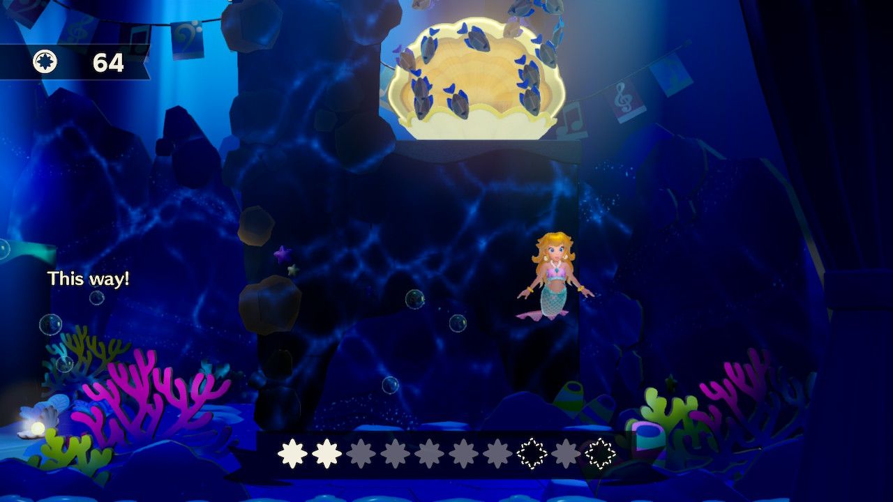 Princess Peach Showtime Peach next to a clamshell