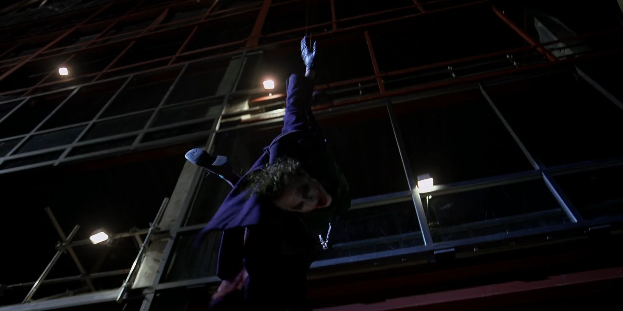 The Dark Knight: The Joker Hanging From Batmans Tether