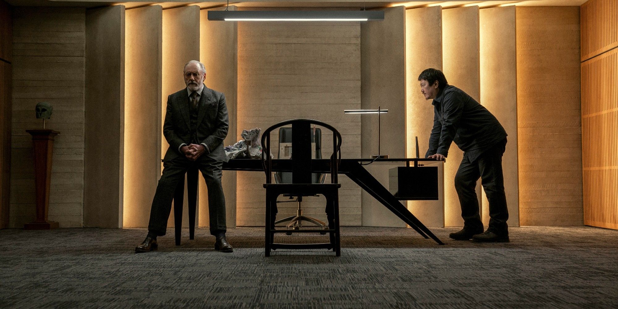 Liam Cunningham as Wade and Benedict Wong as Da Shi in a scene from 3 Body Problem