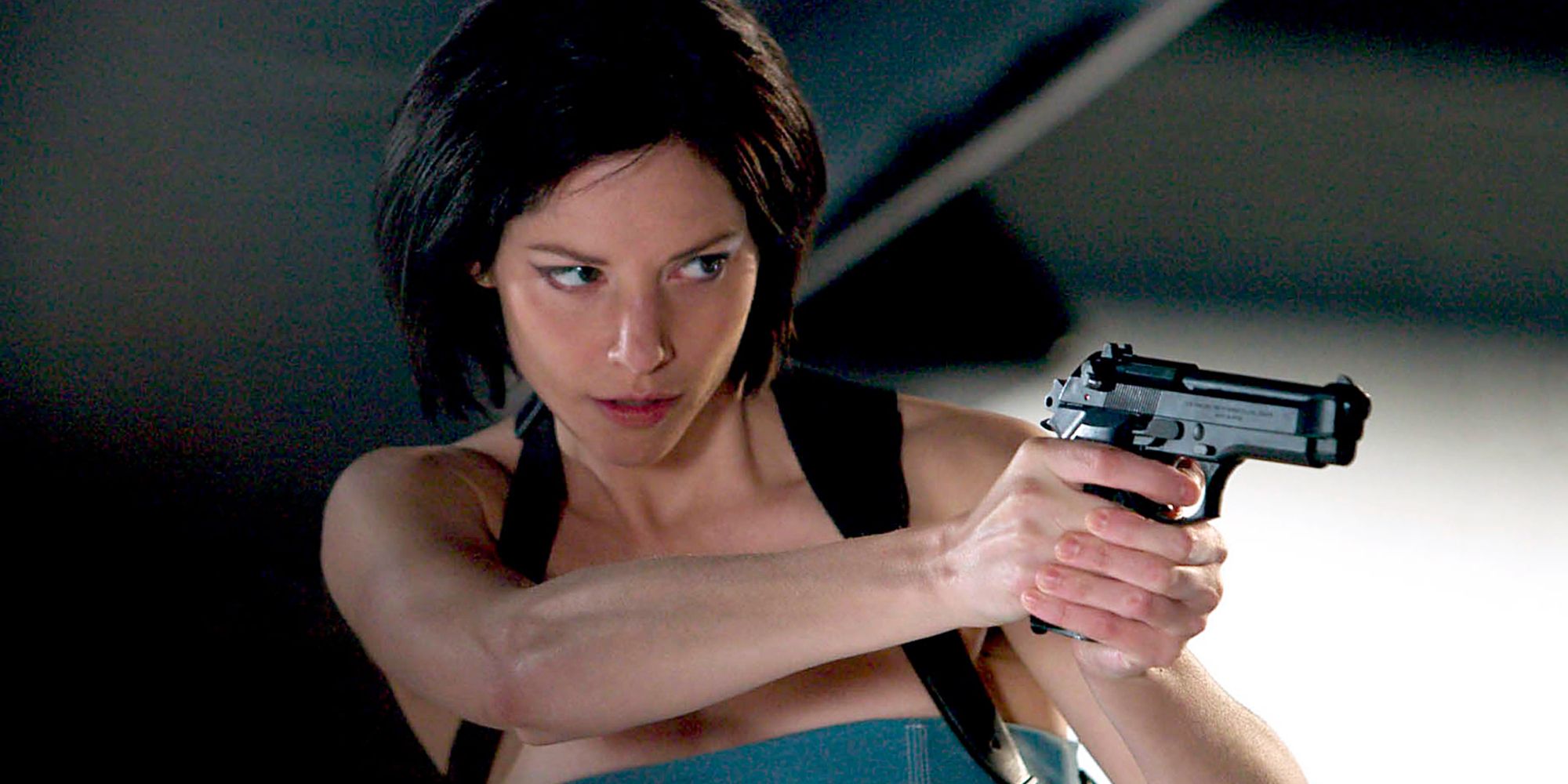Resident Evil Apocalypse Shot Of Jill Valentine Aiming Pistol