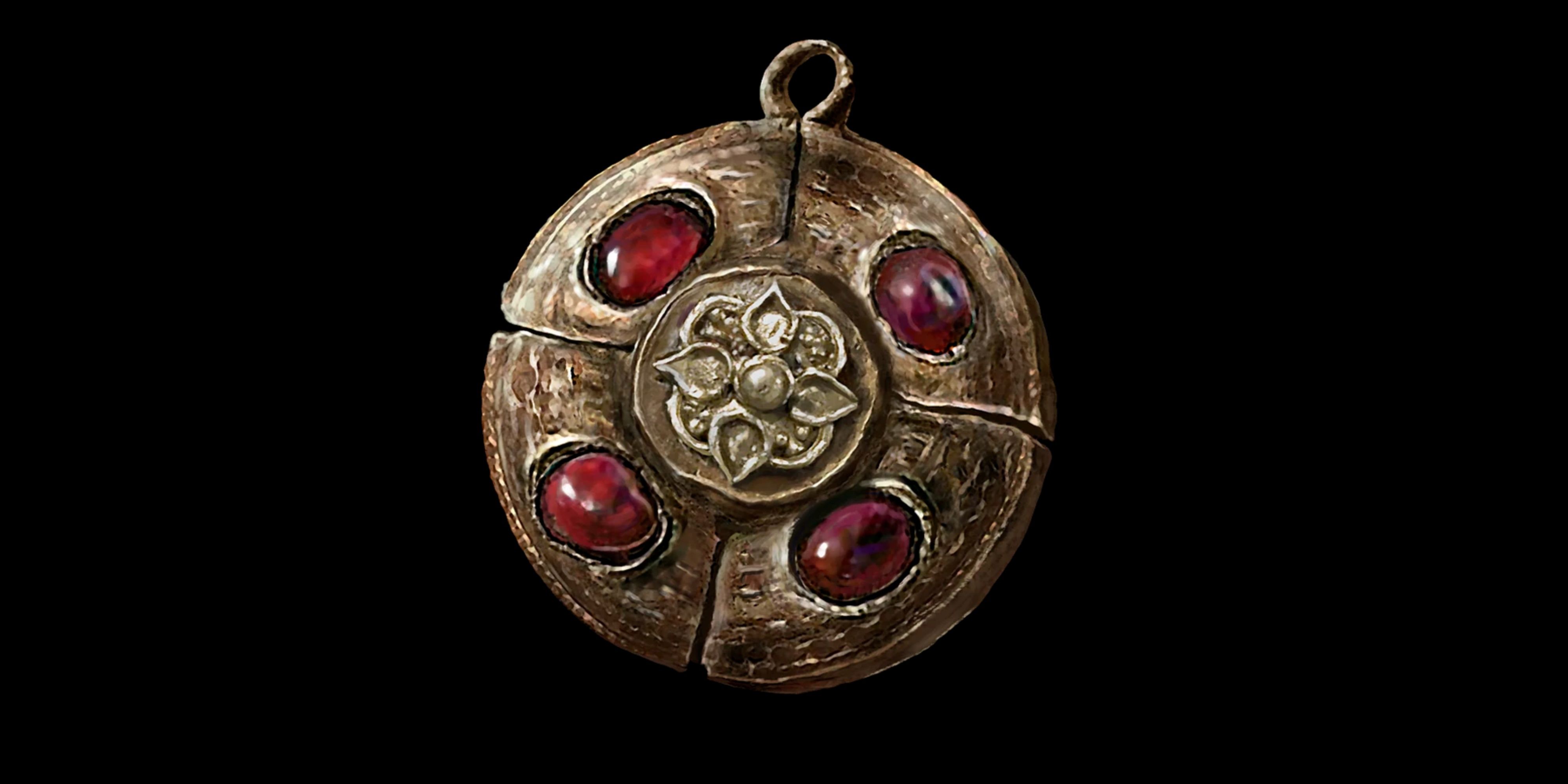 Crimson Amber Medallion Elden Ring