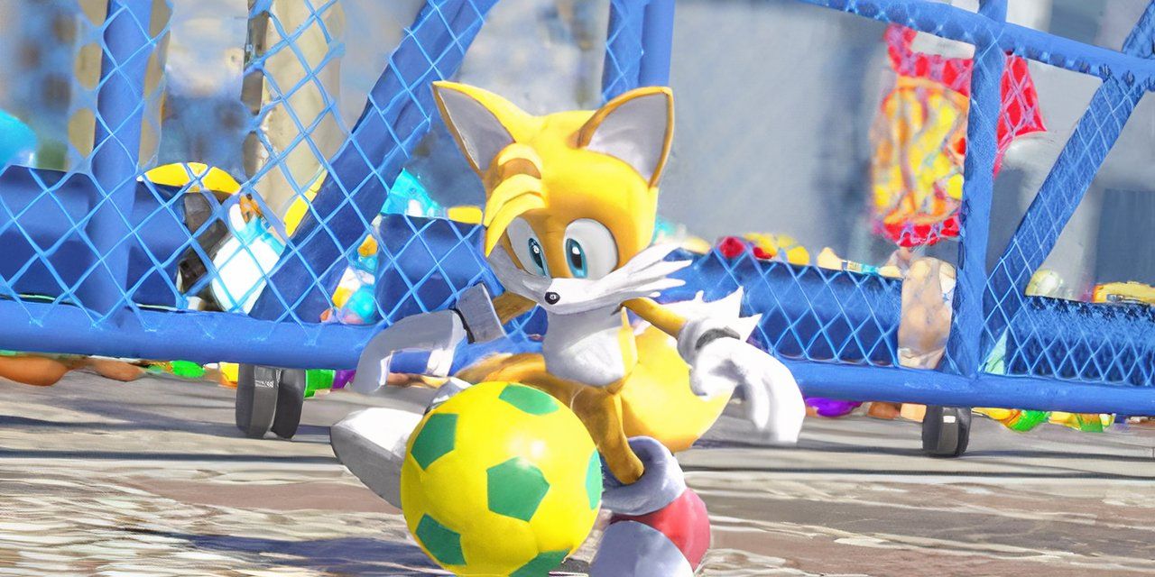 Tails dribbling a football in Mario & Sonic at the Rio 2016 Olympic Games.
