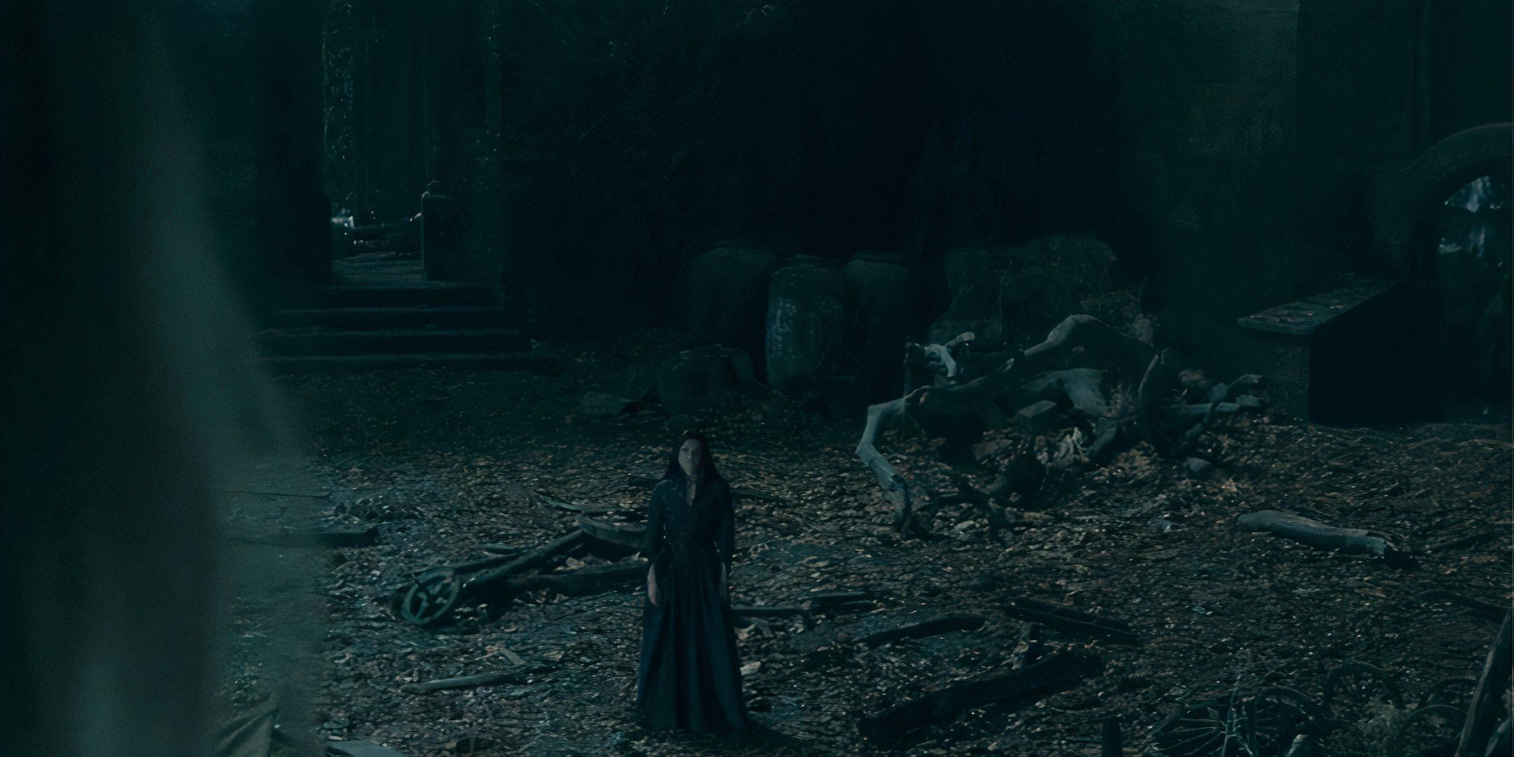 Alys Rivers standing in the outskirts of Harrenhal