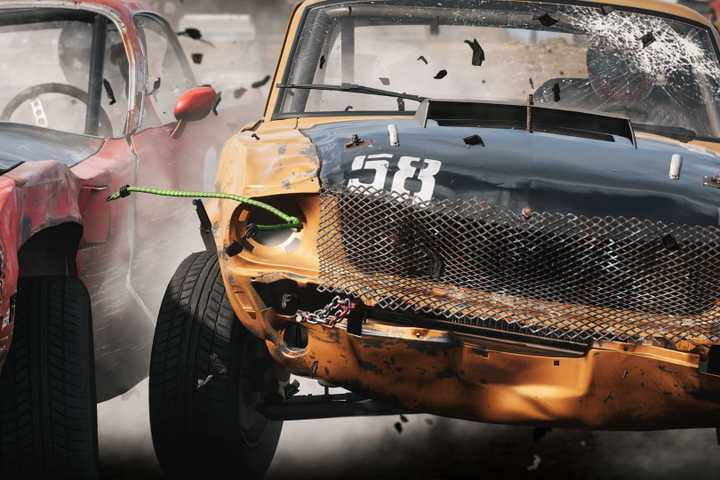 Two cards colliding in Wreckfest 2