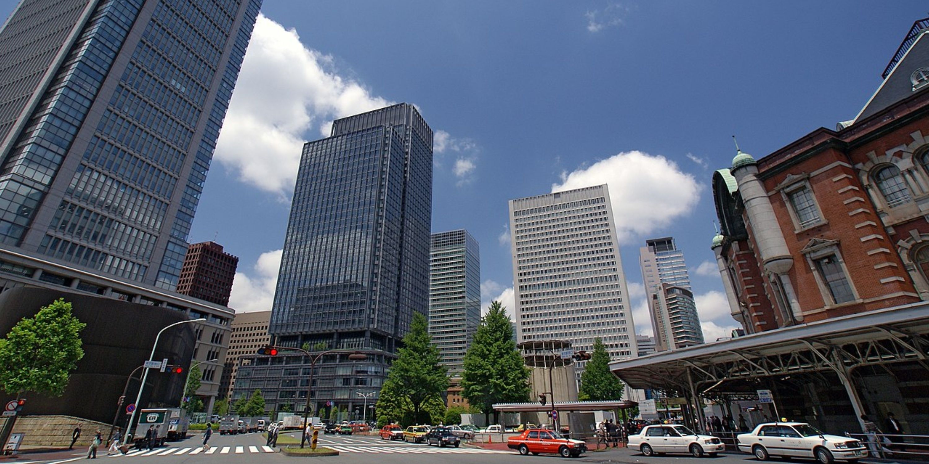 Marunouchi prefecture in Tokyo, Japan showing buildings and cars.