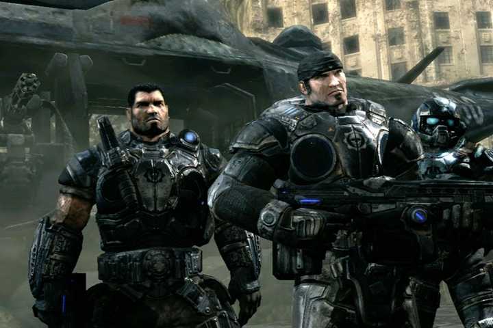 Gears of War characters stepping out of a helicopter.