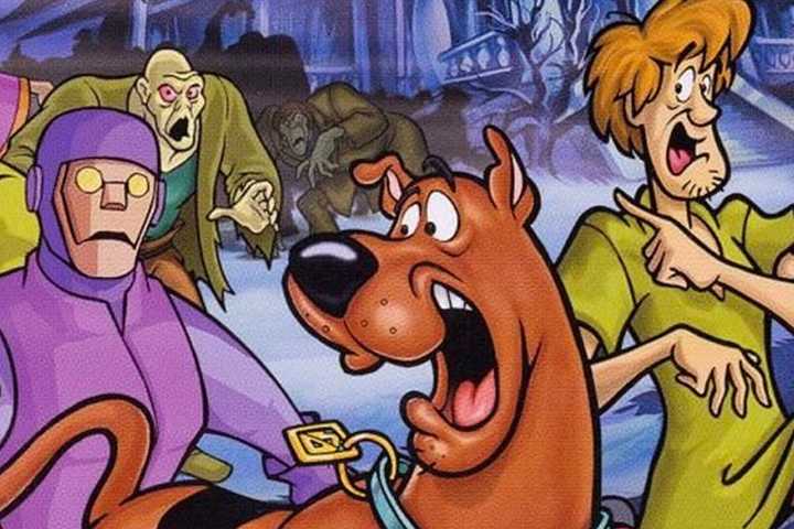 Scooby and Shaggy running from monsters on the cover of Night of 100 Frights PS2.