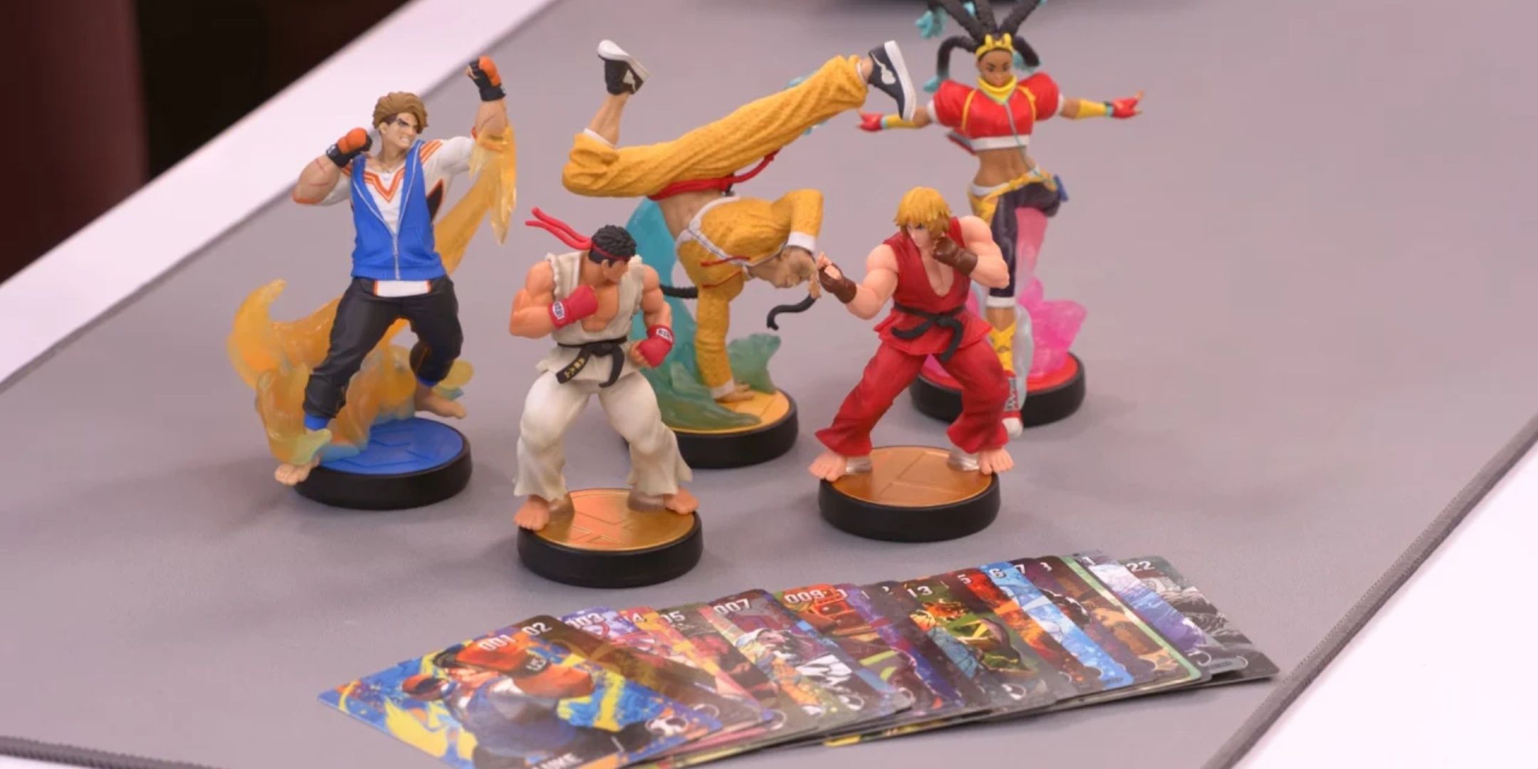 Street fighter amiibo beside amiibo cards.