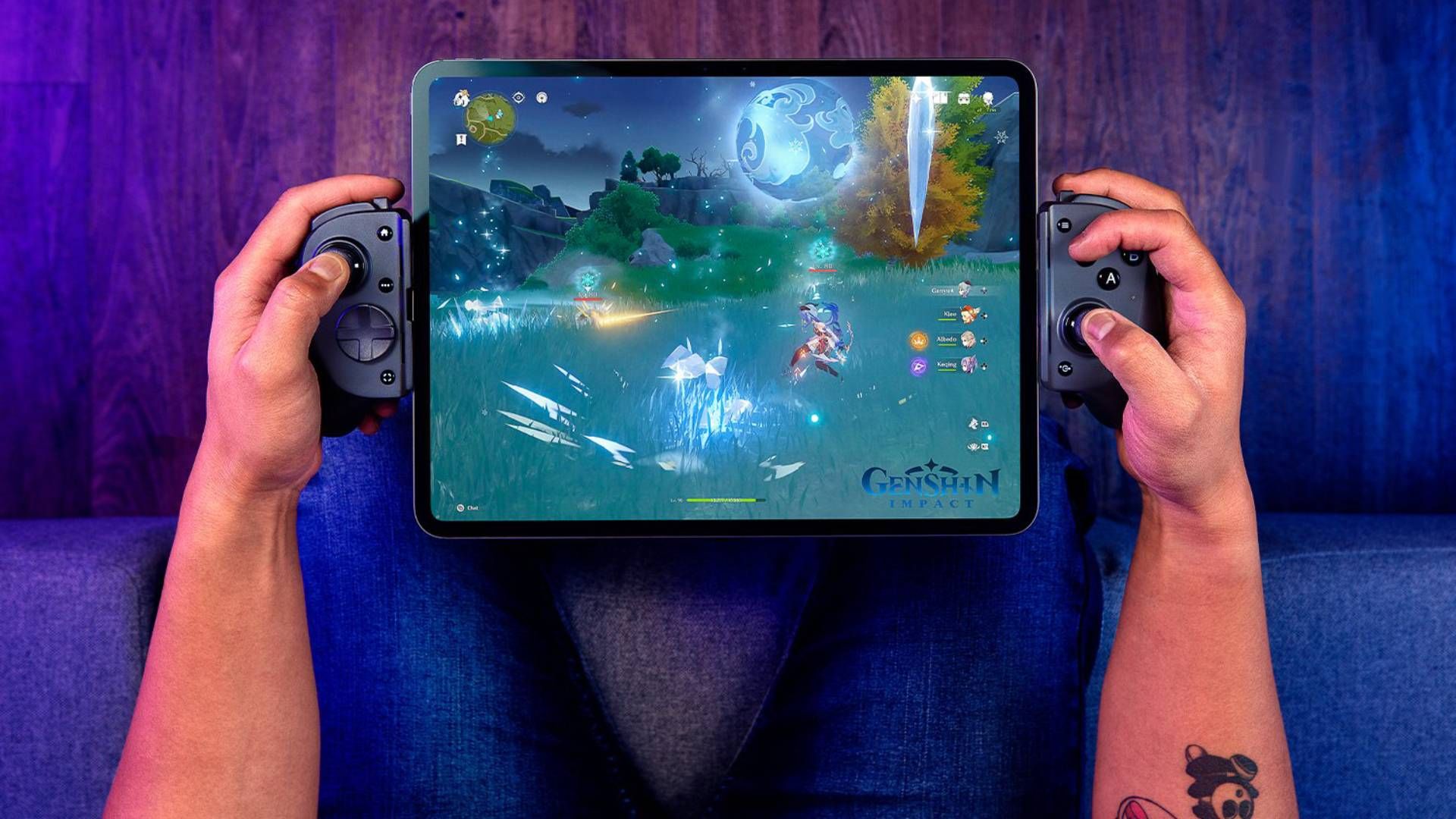 A Guy Playing Genshin Impact With A Razer Kishi V3 Pro XL.