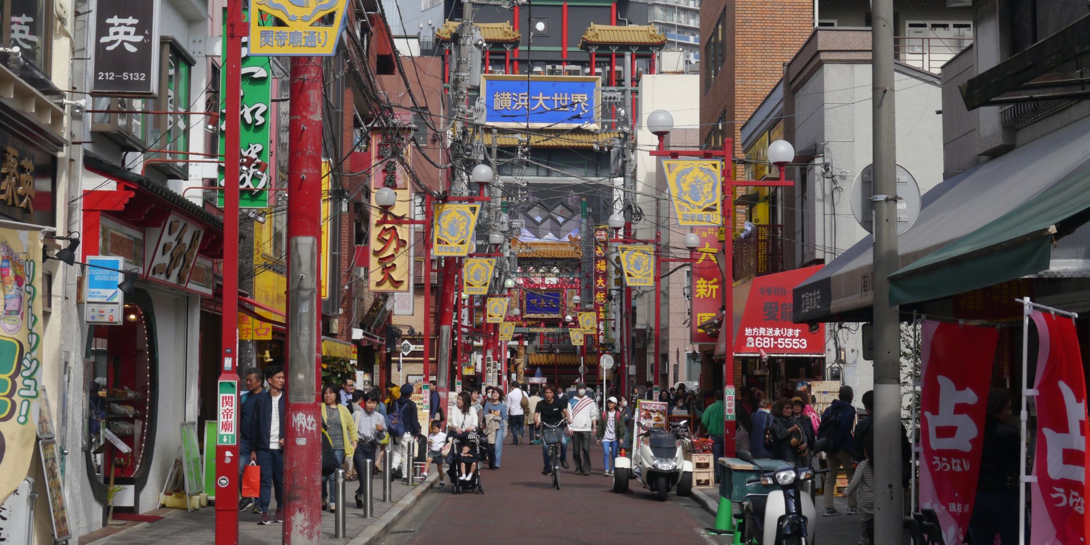 A street packed with people and stores in Chinatown, Yokohama.