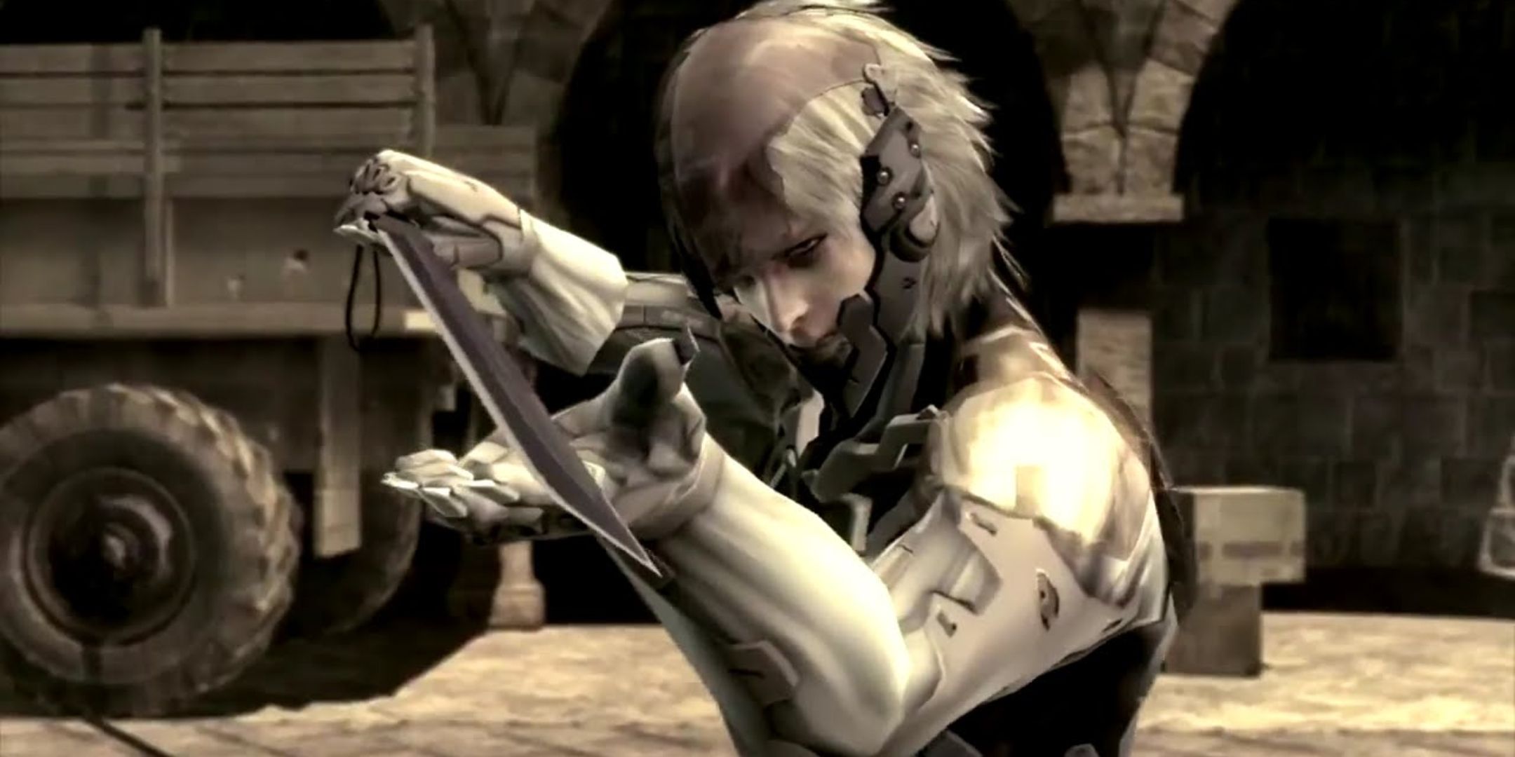 Raiden holding a blade in Metal Gear Solid 4 Guns of the Patriots.