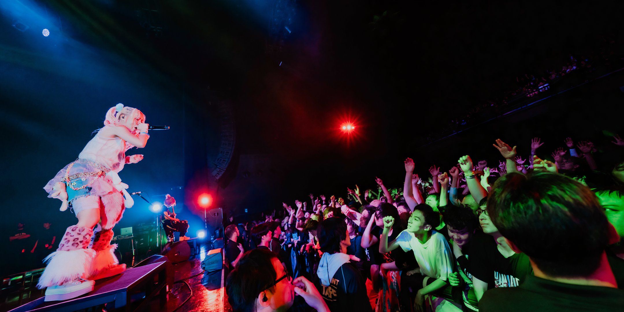 Lead Singer Yukina from Hanabie performing to the crowd.
