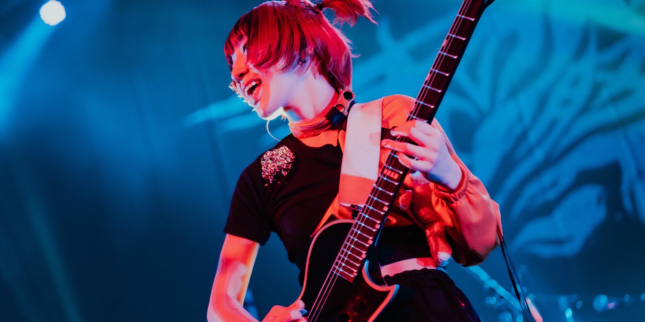 Guitarist Matsuri performing for Hanabie.