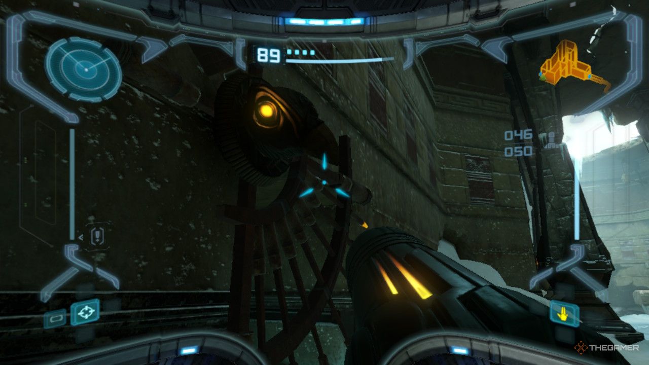 Samus checks out the head on the gate to get an idea of what to look for.