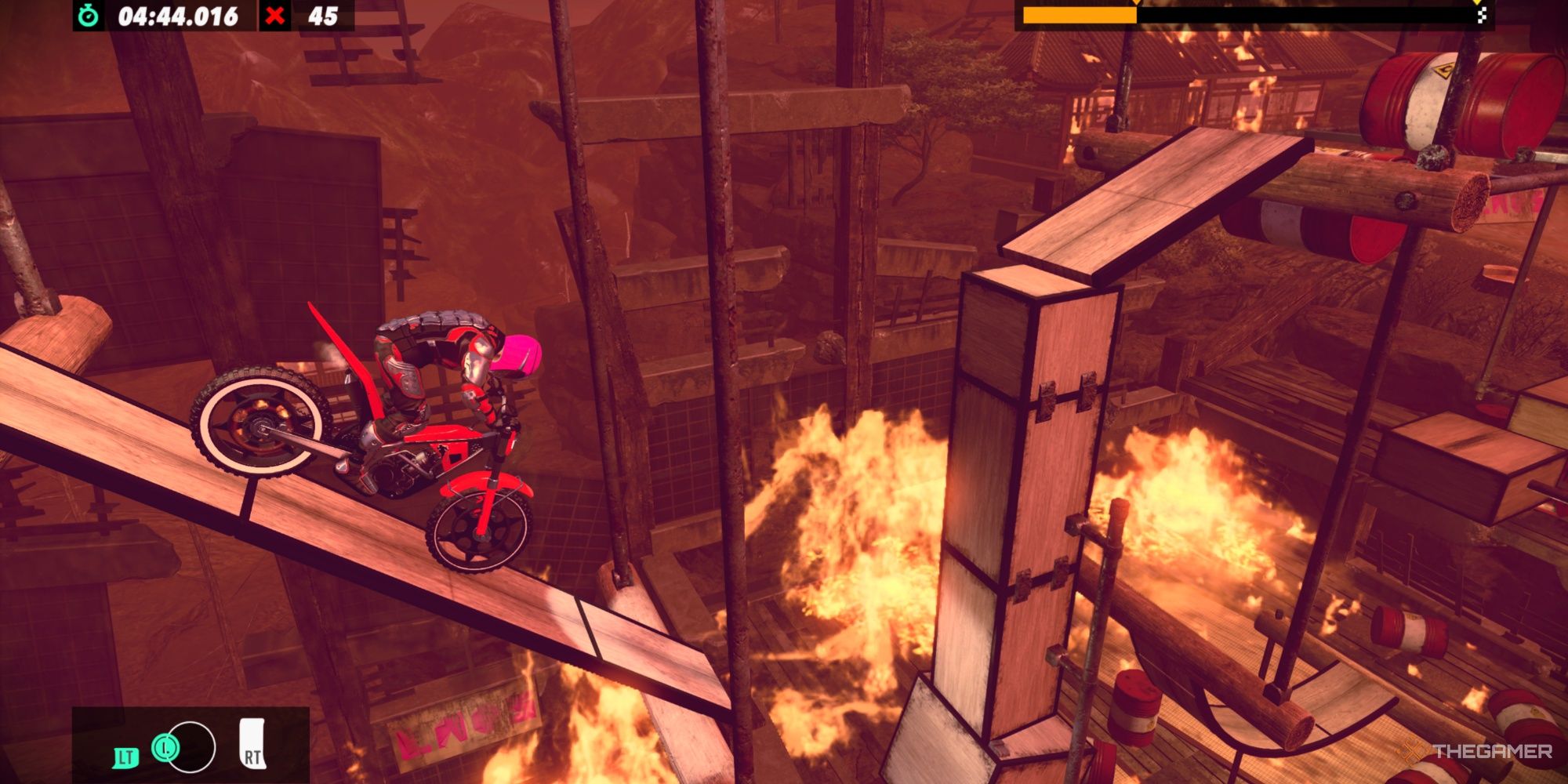 Reversing on a downwards plank in the Black Belt track of Trials Rising