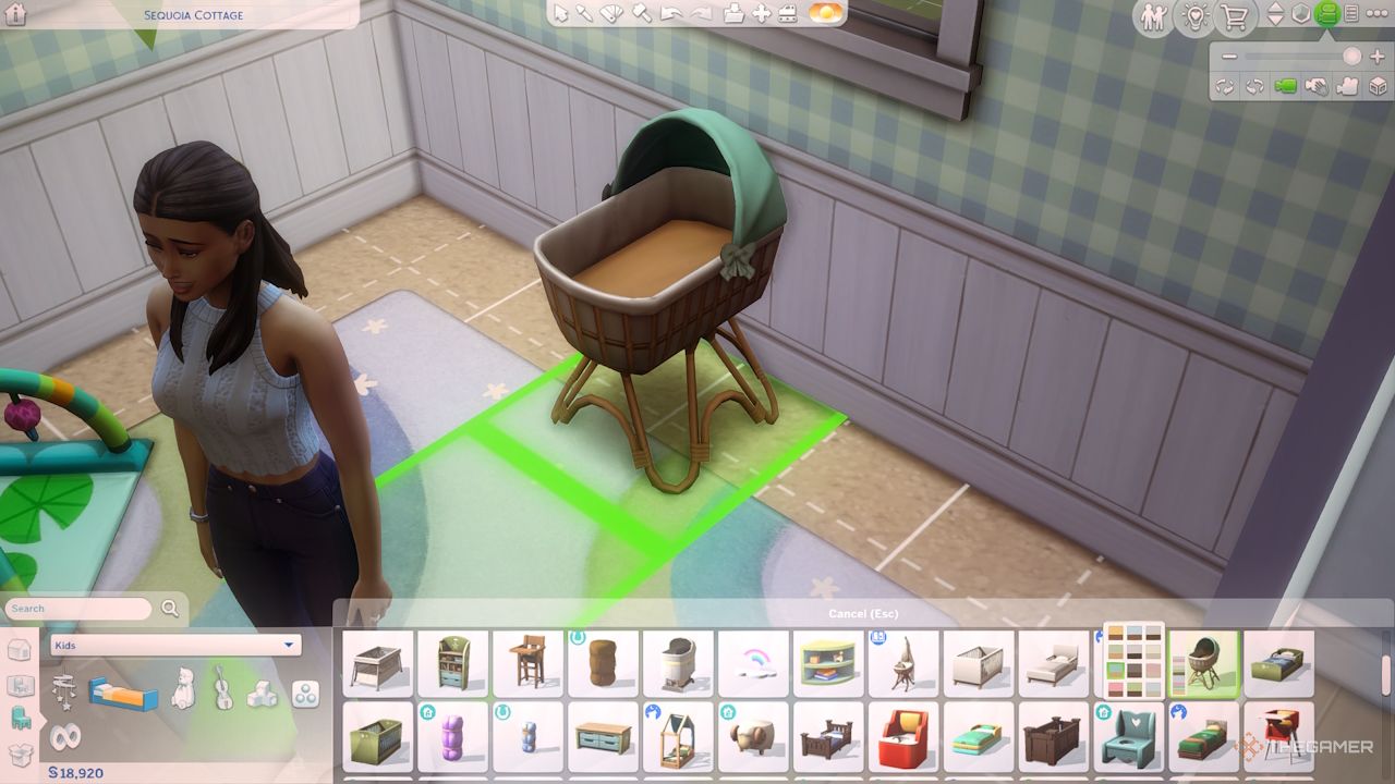 Buying a new crib for a newborn in Sims 4
