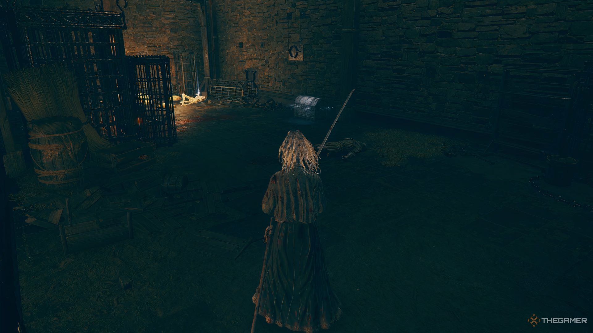 A treasure chest containing some Smithing Stones in the Fort of Reprimand