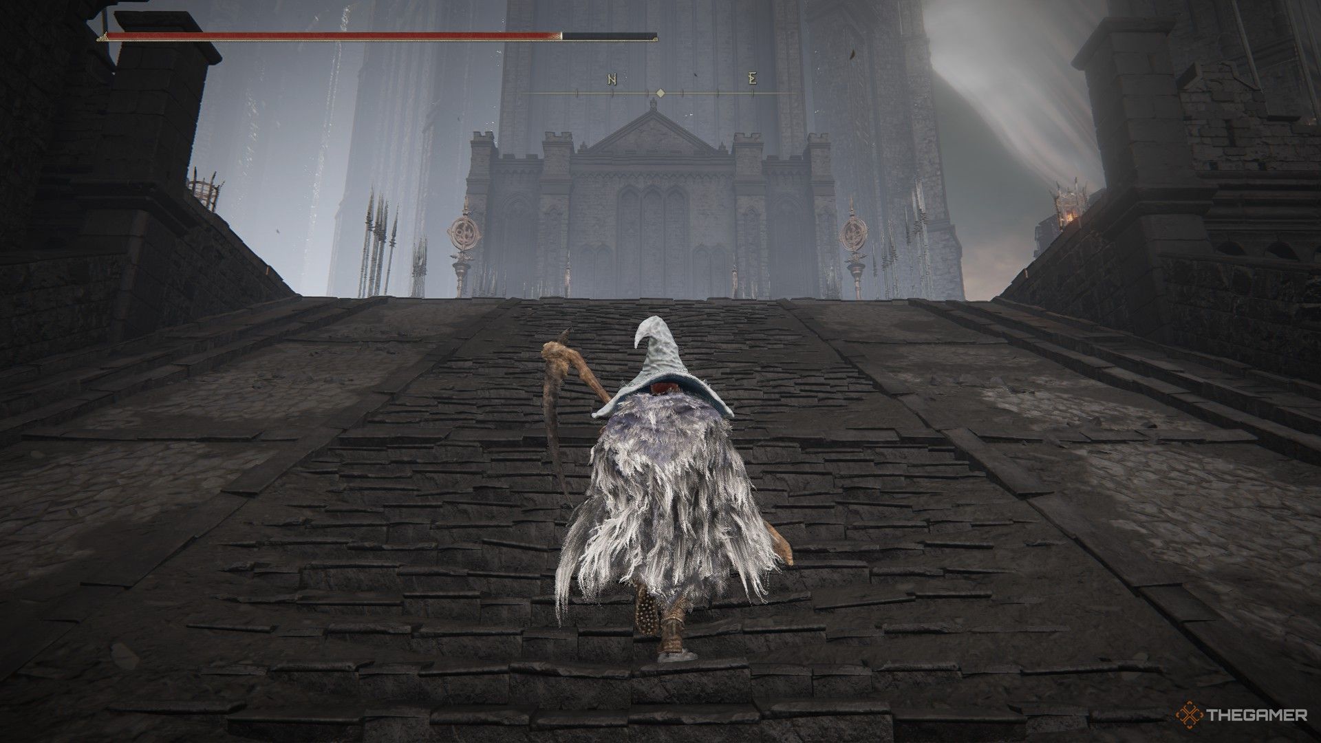 Player climbs a hill toward the rest of Shadow Keep near the Ruins of Unte detour in Elden Ring: Shadow of the Erdtree.