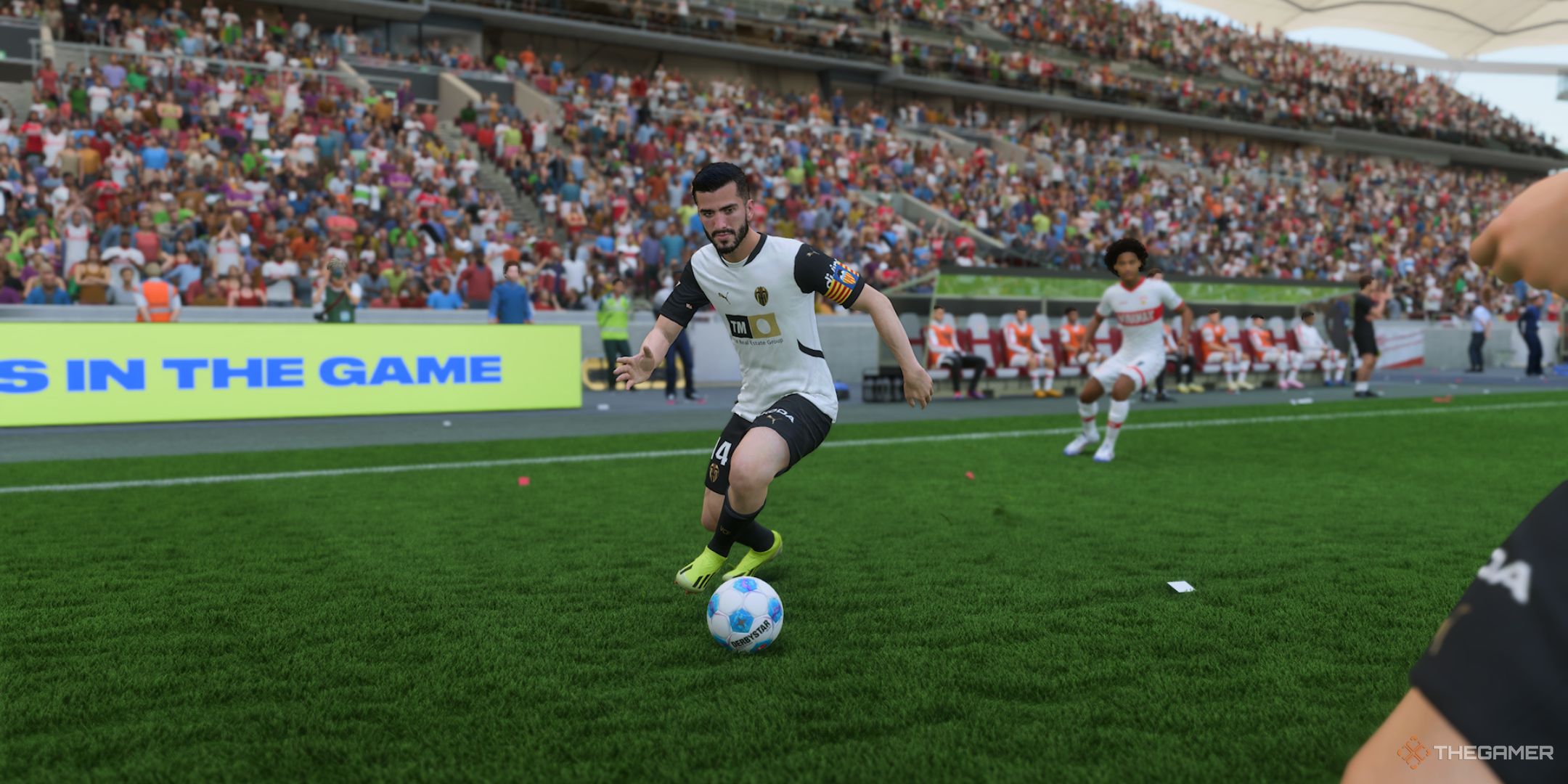 EA Sports FC 25 Gaya running with the ball.