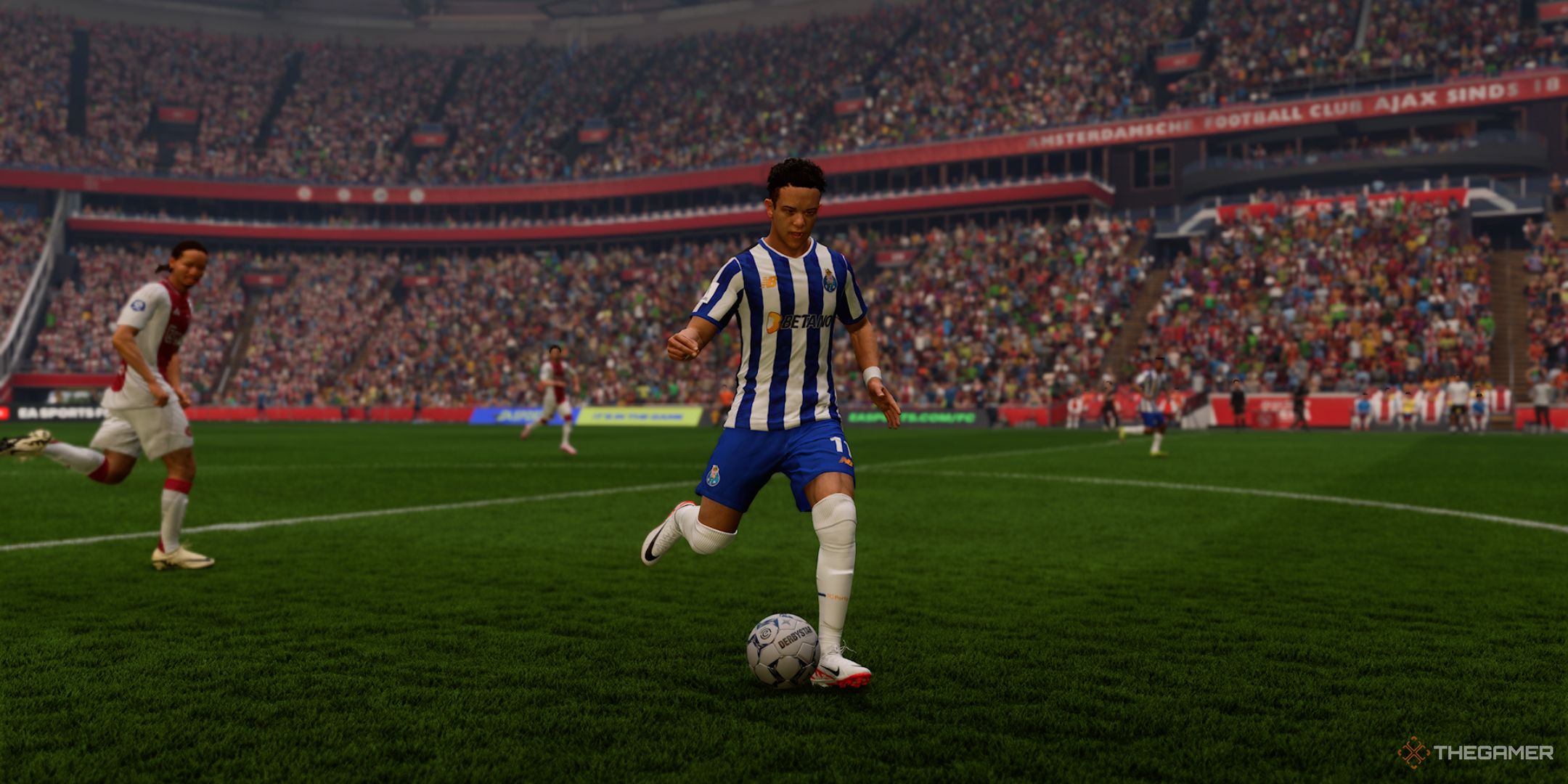 EA Sports FC 25 Pepe passing the ball.