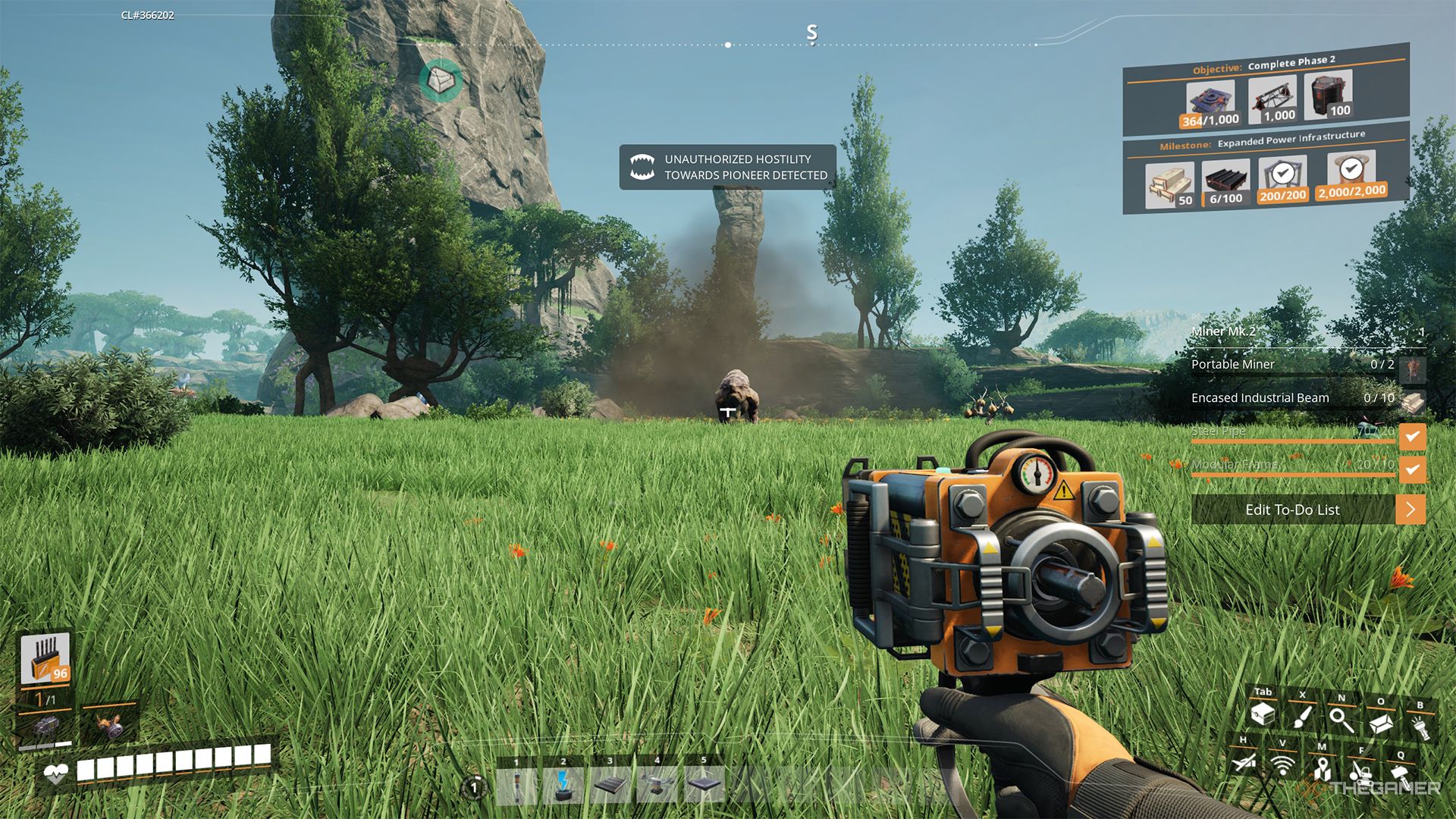 The player aiming the Rebar Gun at a charging Hog in Satisfactory.
