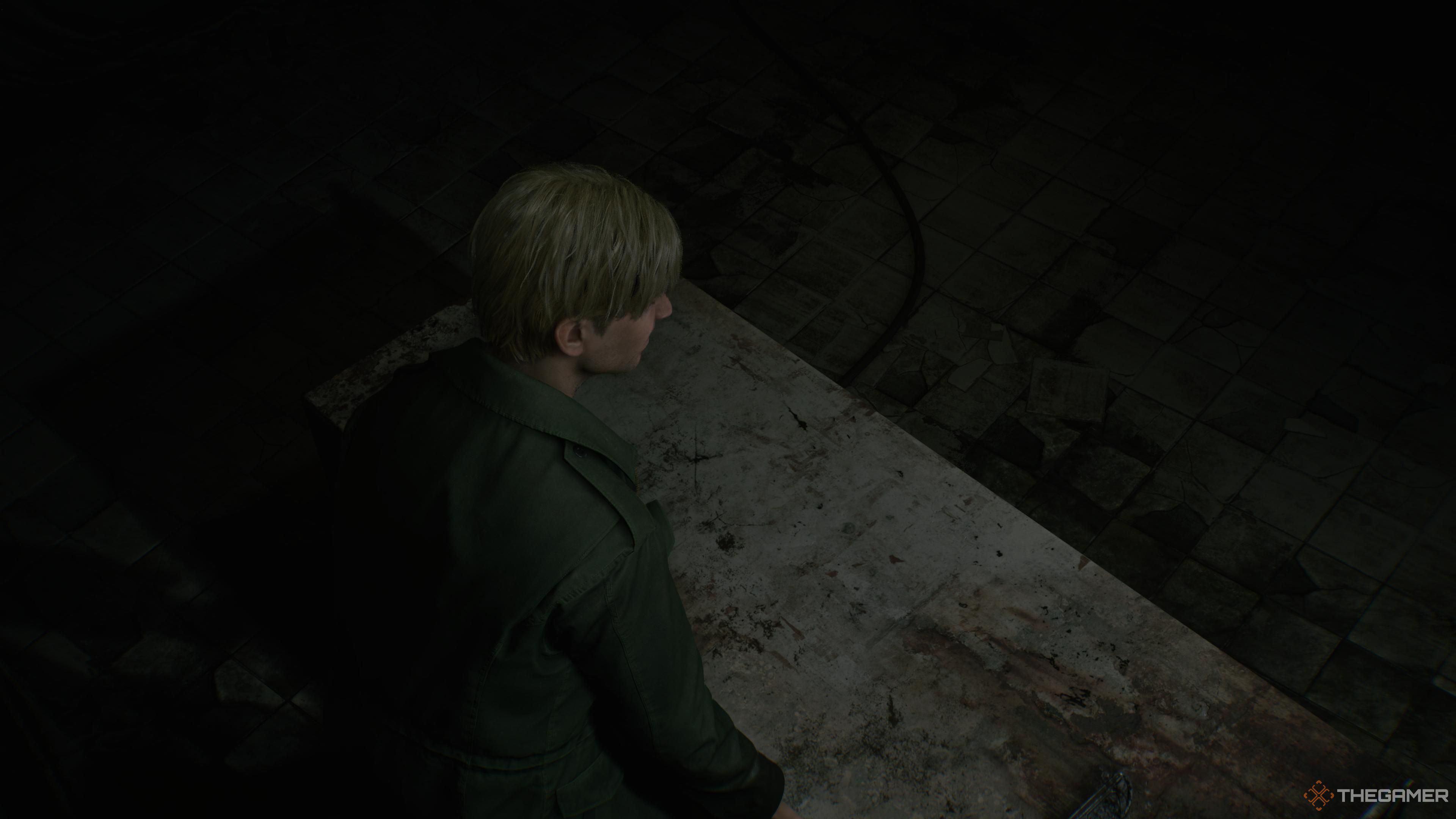 James opening a collapsed refrigerator in silent hill 2 remake.