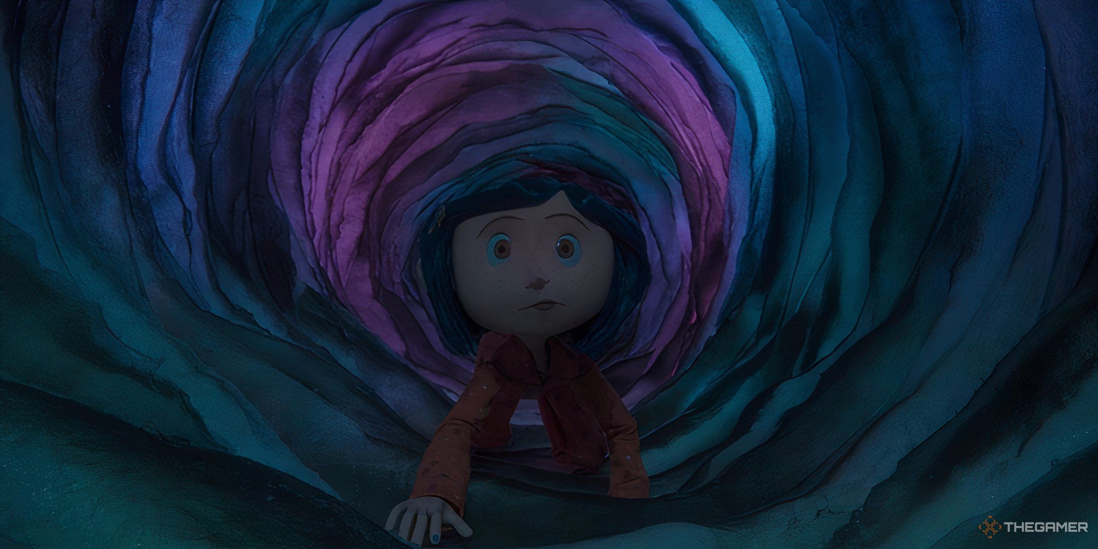 Coraline crawling through a tunnel.
