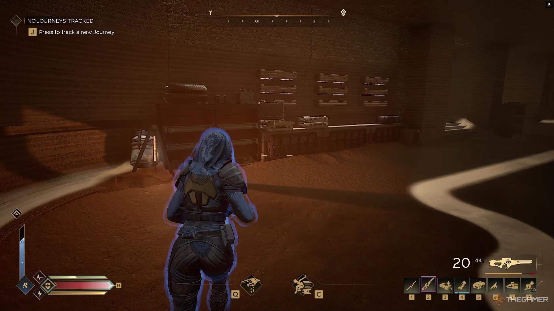A chest sits on a shelf in Dune Awakening.