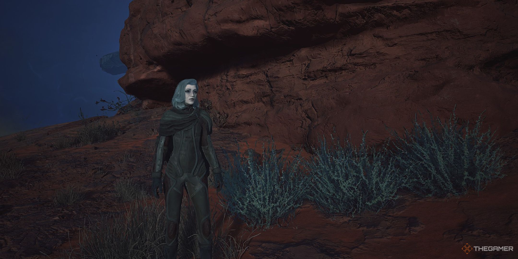 A player standing next to bushes in Dune Awakening.-1