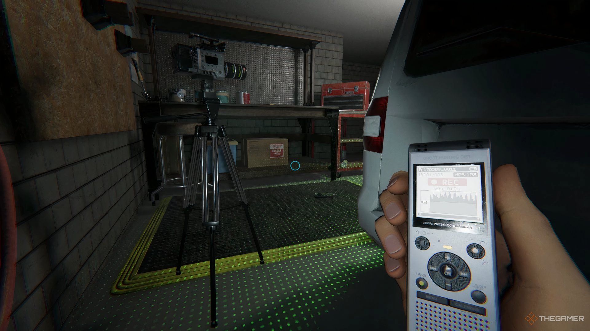 Taking A Sound Recording In The Garage In Phasmophobia.