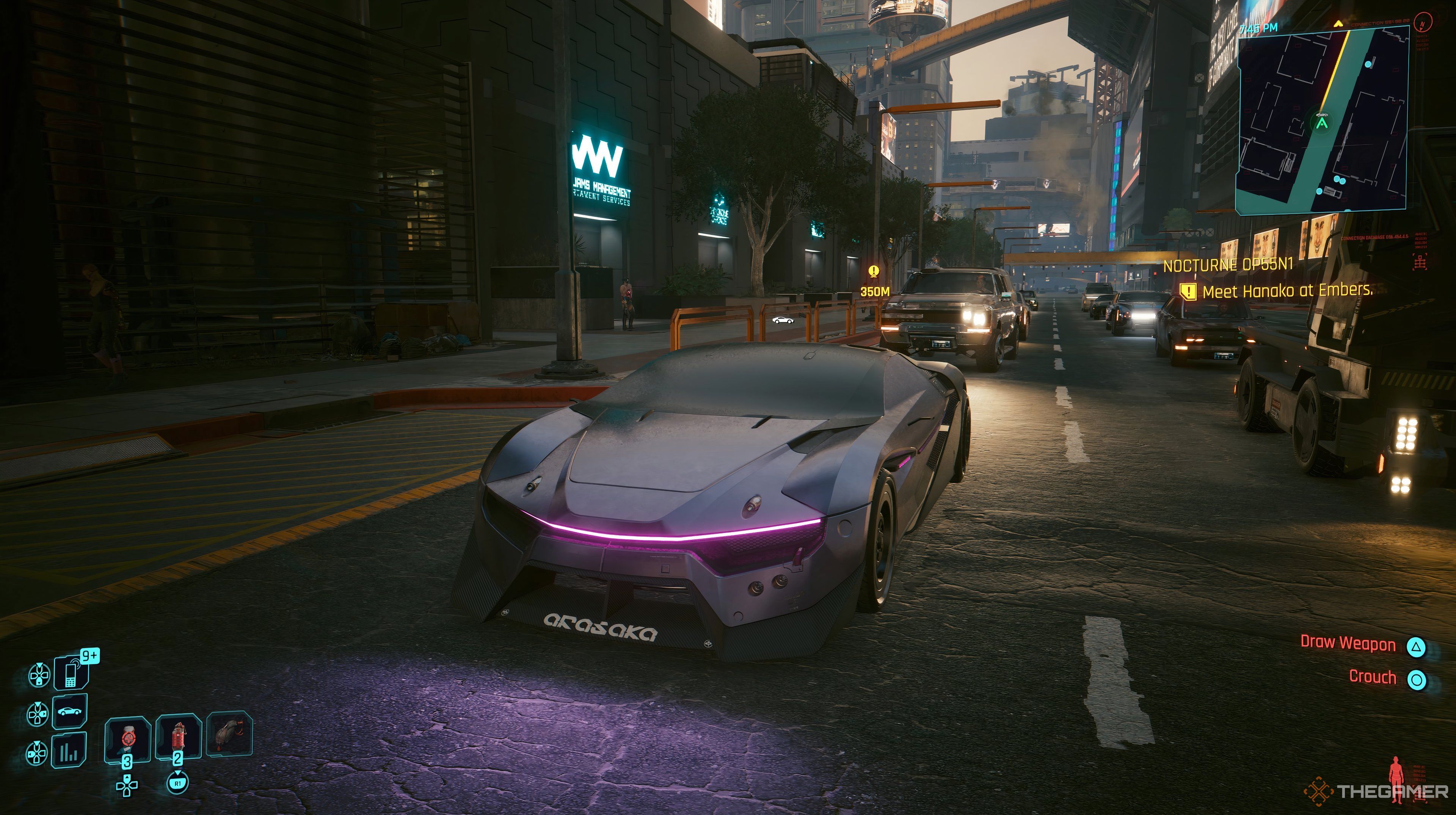 Player looking at the Mordred on the street in Cyberpunk 2077. There are other cars lined up behind it. 