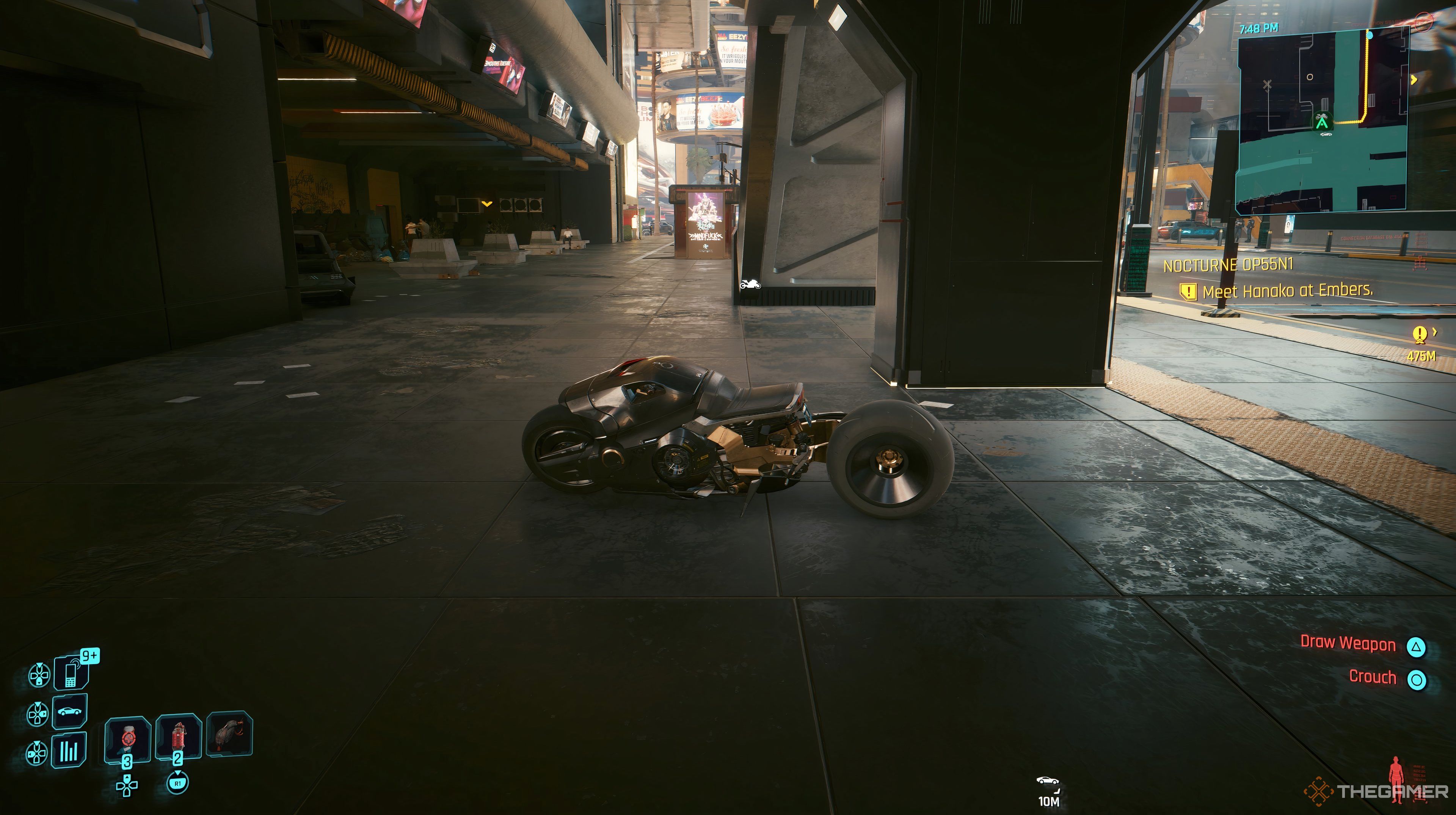 Player looking at the Muramasa bike in Cyberpunk 2077. 