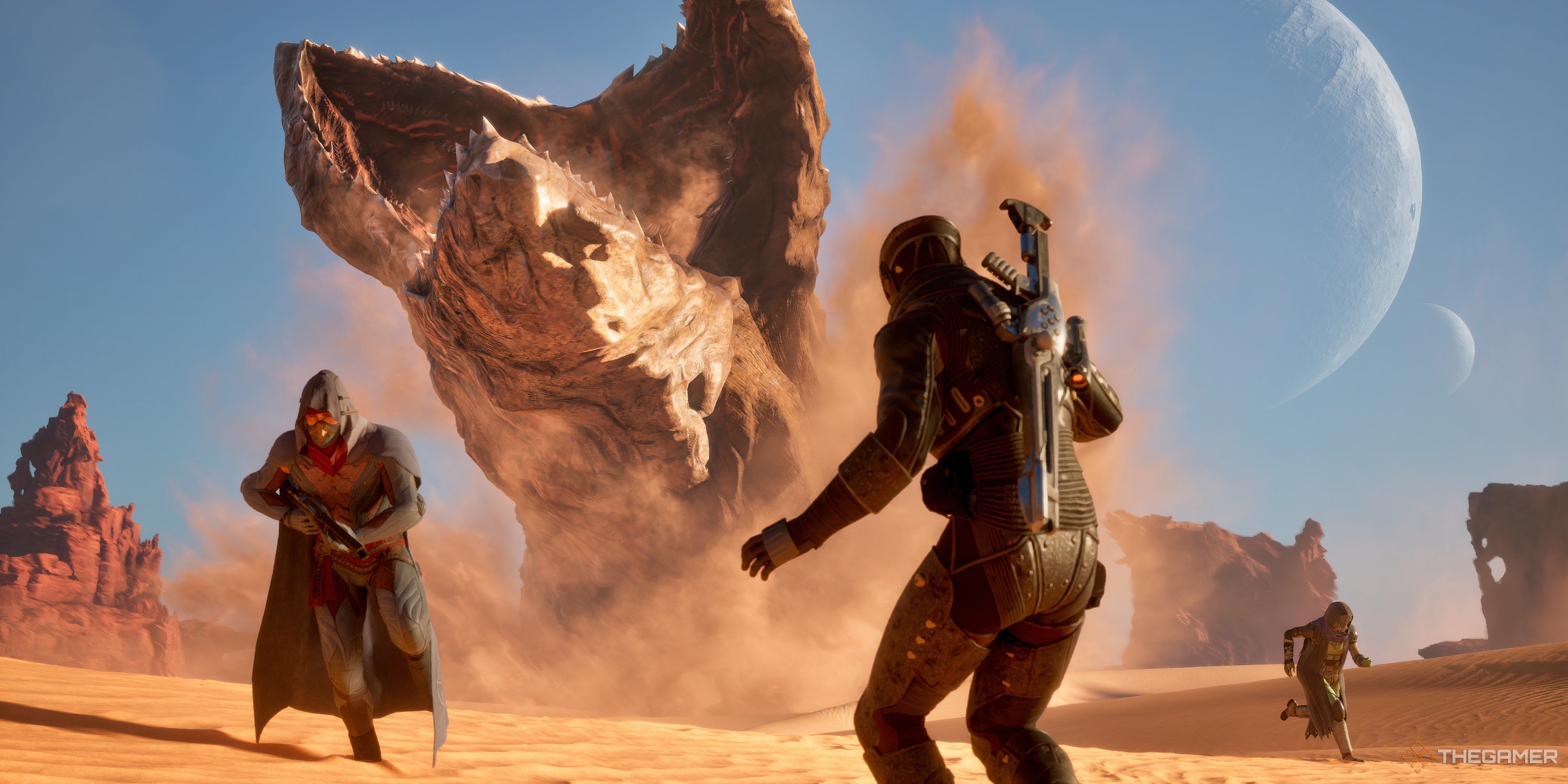 Players surprised by a Sandworm in the Deep Desert in Dune Awakening.