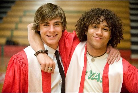 8 People Zac Efron Is Still Close Friends With & 8 He Doesn’t Talk To Anymore