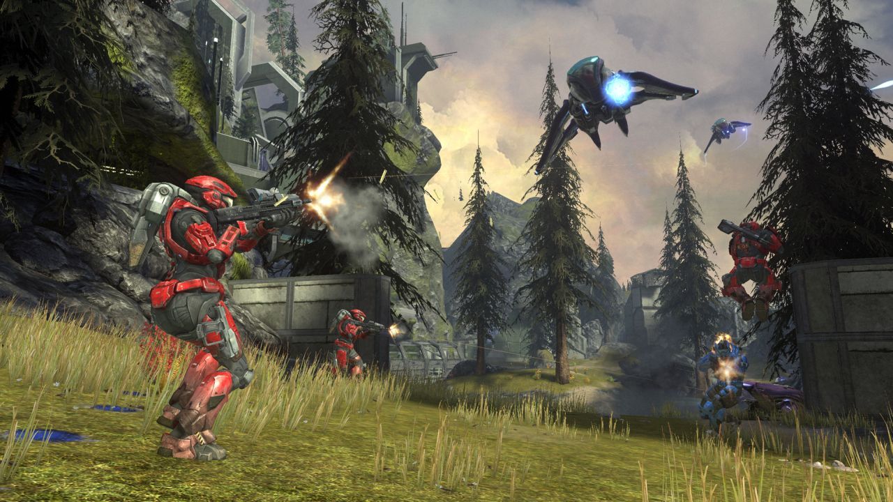 Halo multiplayer match with banshees