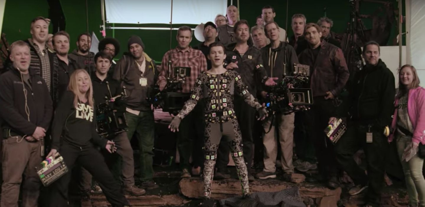 Marvels Avengers 21 BehindTheScenes Photos That Change The Way We See The Movies