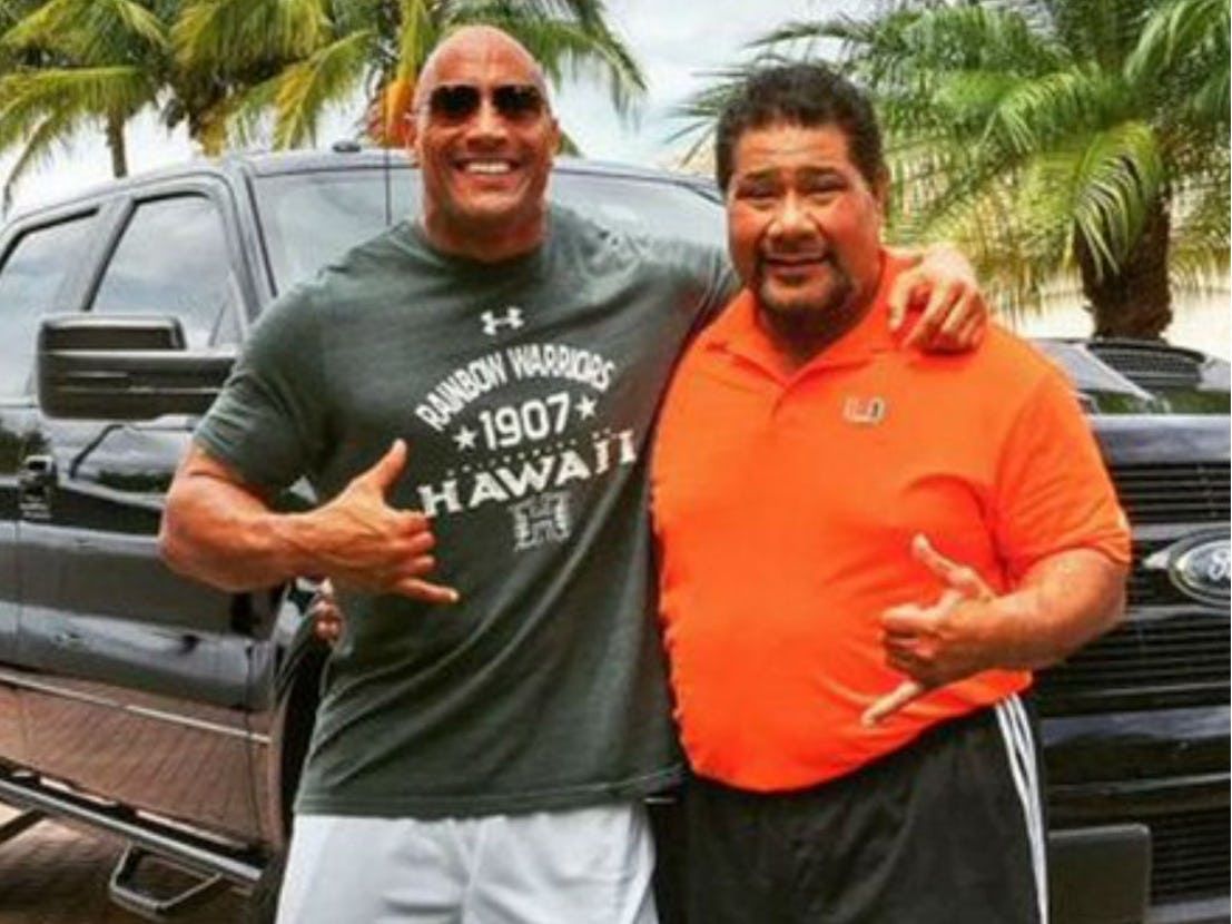 The Rock 10 People Dwayne Johnson Is Still Close Friends With (And 10 He Doesn’t Talk To Anymore)