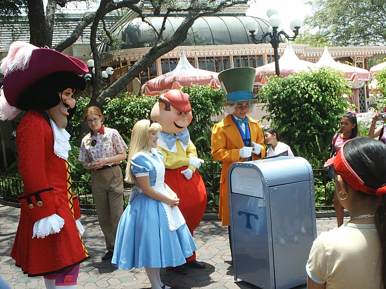 30 Crazy Things Hidden In Disney World Only True Fans Know About