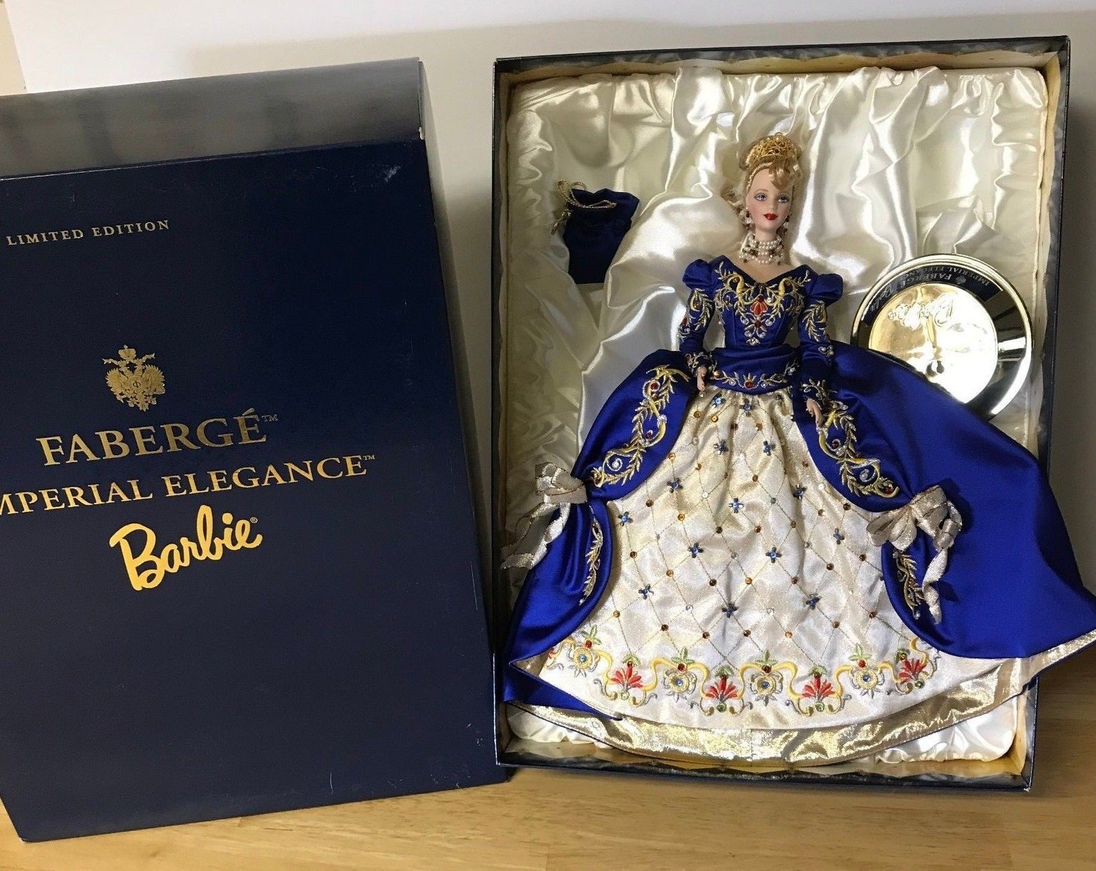 Barbie : Princess and the Pea - Masquerade / Carnival Ball