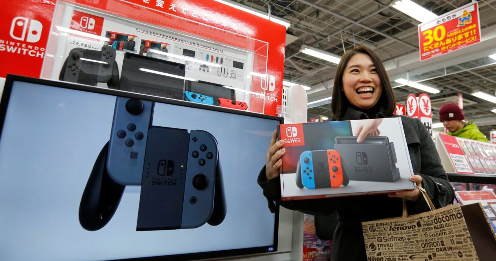 Nintendo Switch Surpasses PS4's Lifetime Sales In Japan (PS4 Pro 