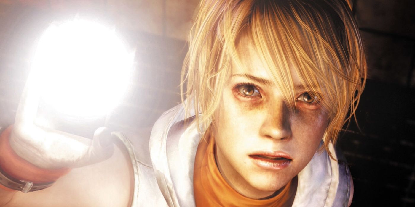 Heather Mason shining a flashlight in Silent Hill 3