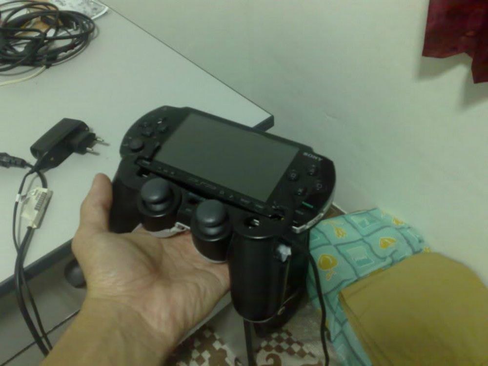 PS2 PSP Hybrid