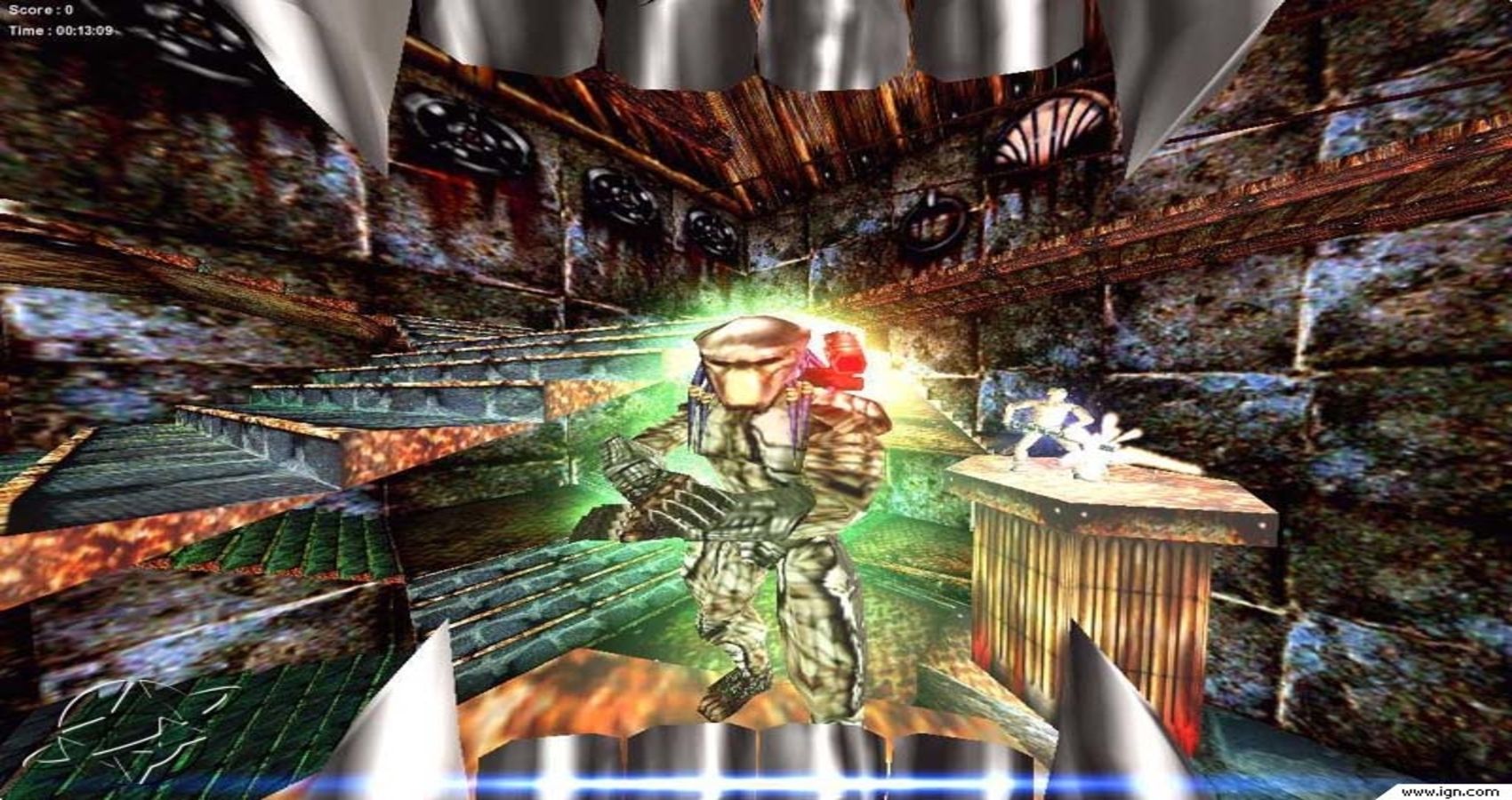 A Xenomorph player facing down a Yautja in Alien Versus Predator 1999