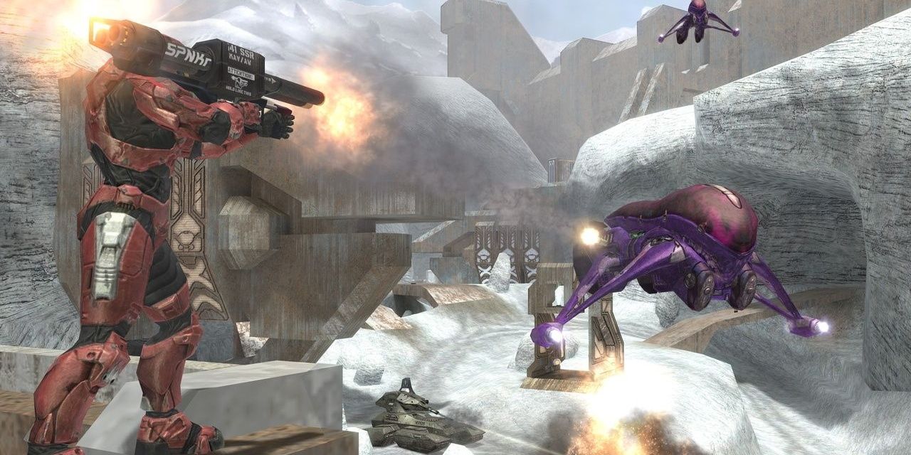 Spartan firing rocket at Banshee in Halo 2 multiplayer match