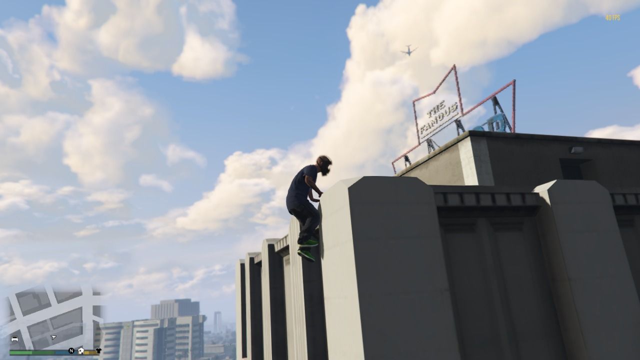 grand theft auto v parkour mod - player climbing a building 