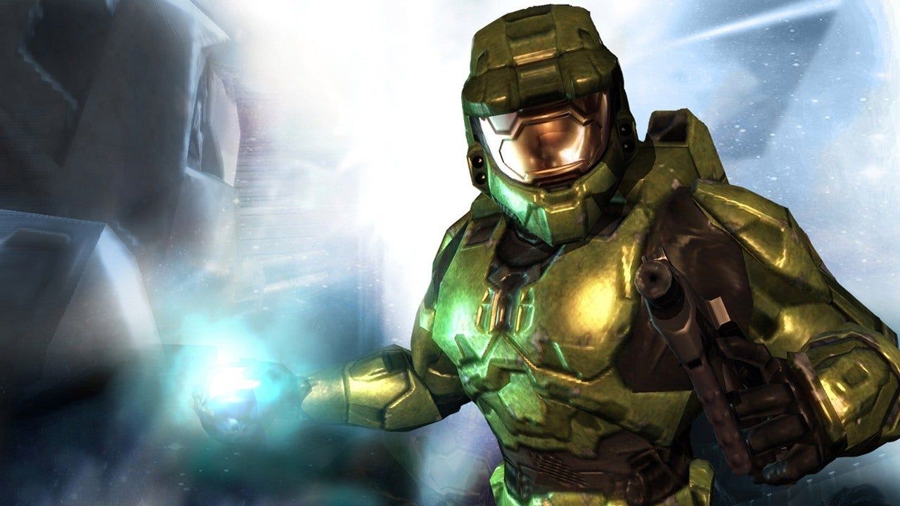 Master Chief holding a Plasma Grenade from Halo