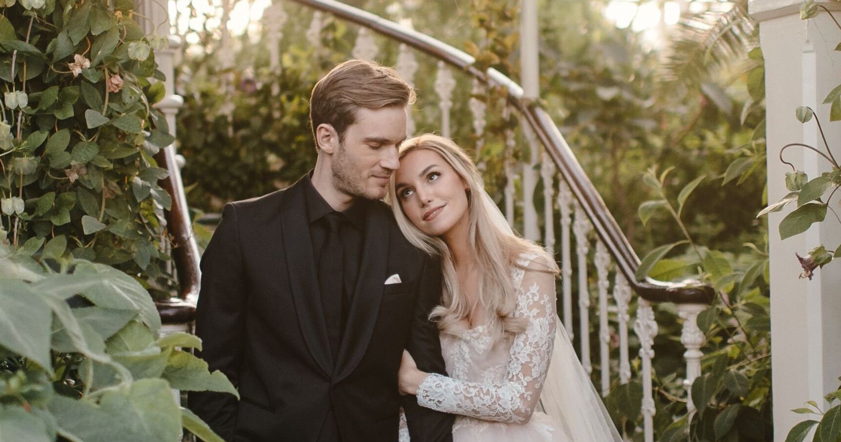 Youtube Stars Pewdiepie And Marzia Have Finally Gotten Married 8702