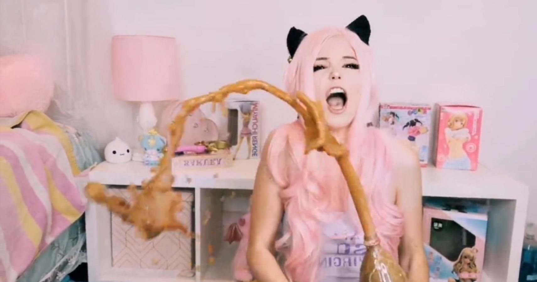 Hamster belle delphine Was Bath